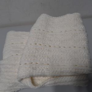 WHITE WOOL SCARF